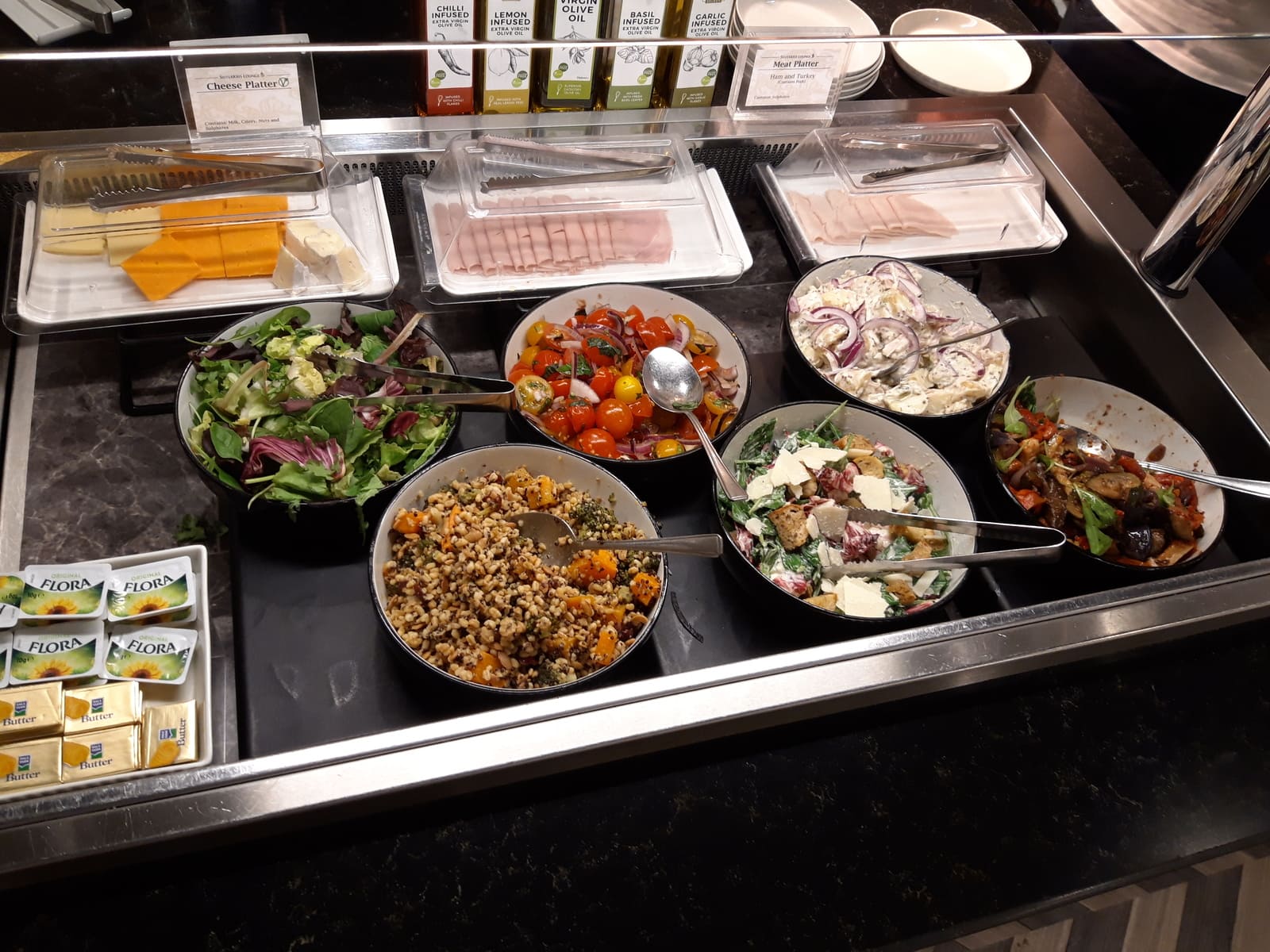 Silverkris Lounge London Heathrow Salatbuffet