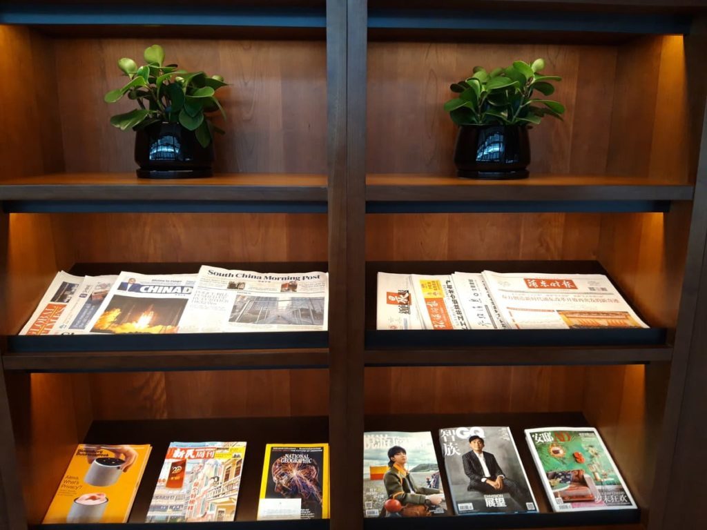 Cathay Pacific Lounge Shanghai Zeitschriften