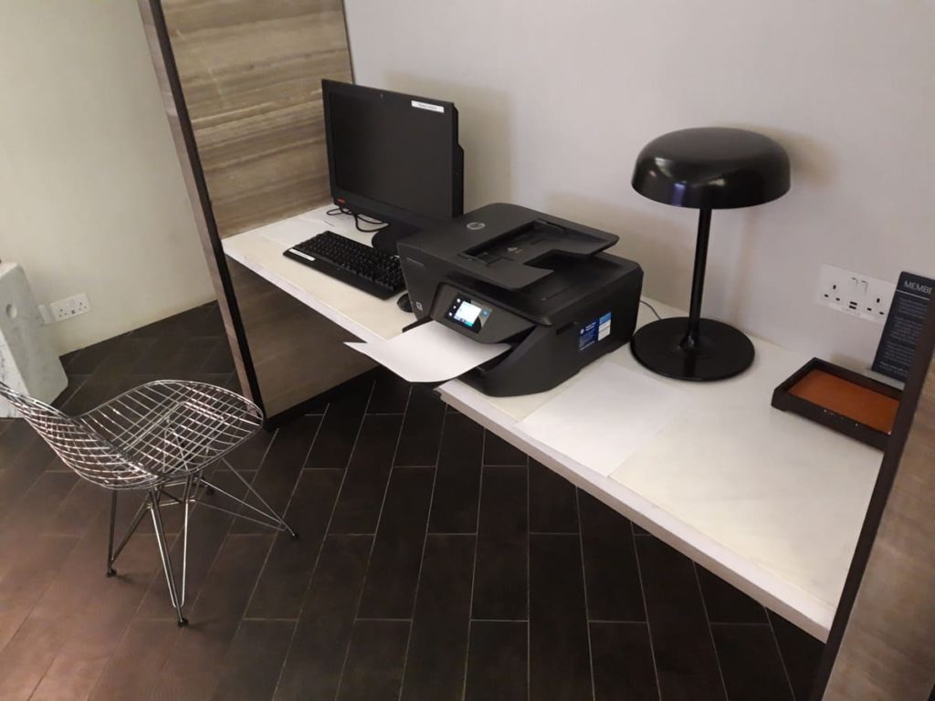 AMEX Centurion Lounge Hongkong Arbeitsplatz