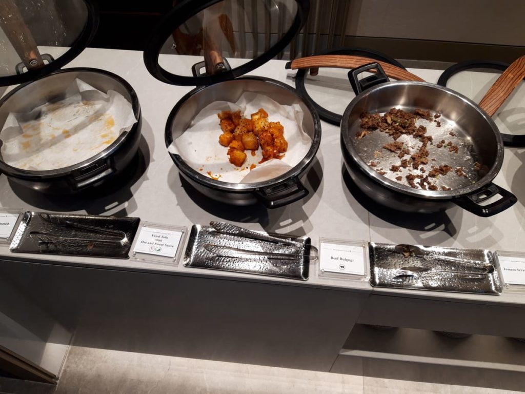 Silverkris Business Lounge Seoul Warme Speisen