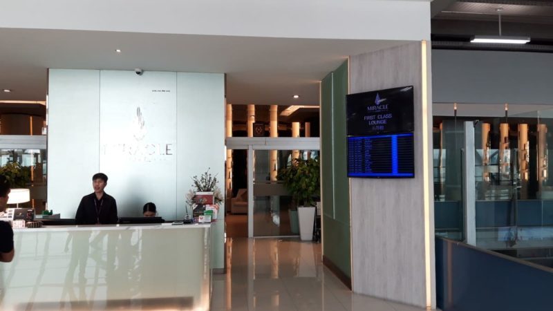 Miracle First Class Lounge Bangkok D Gates Eingang