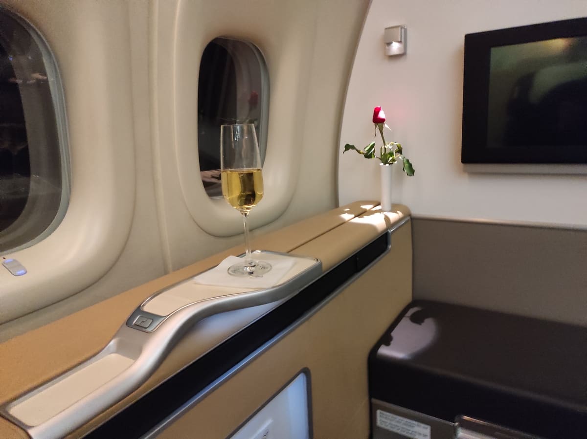 Lufthansa Rose und Champagner