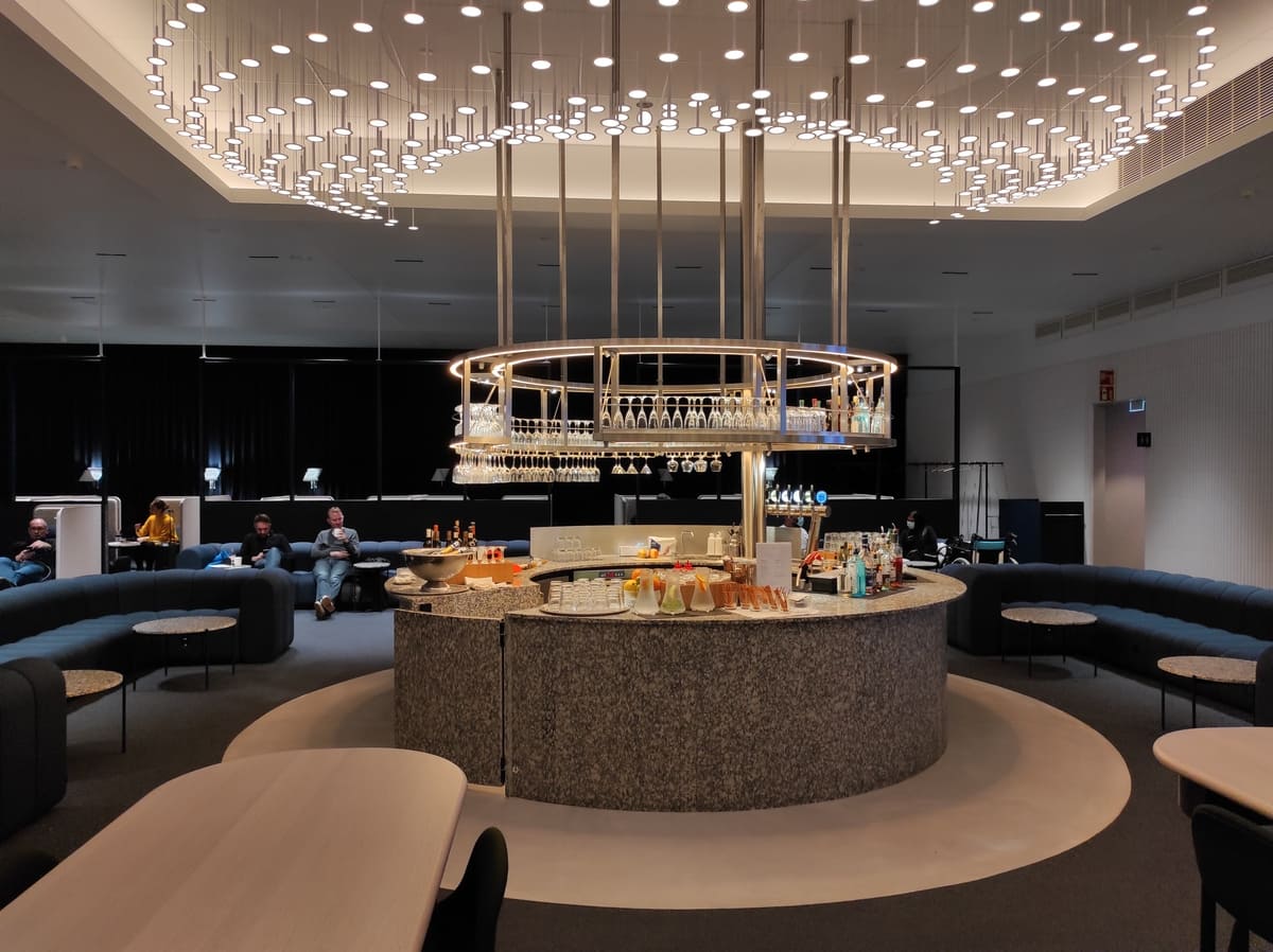 Finnair Business Lounge Helsinki Bar