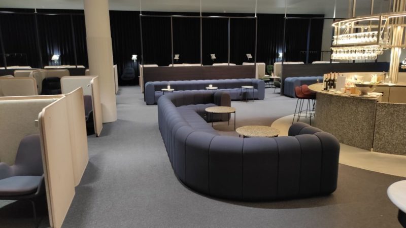 Finnair Business Lounge Helsinki Sofa