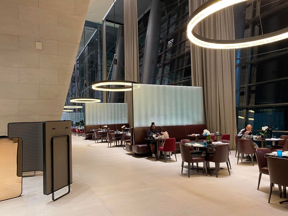 Qatar Airways Al Safwa First Lounge Speisebereich