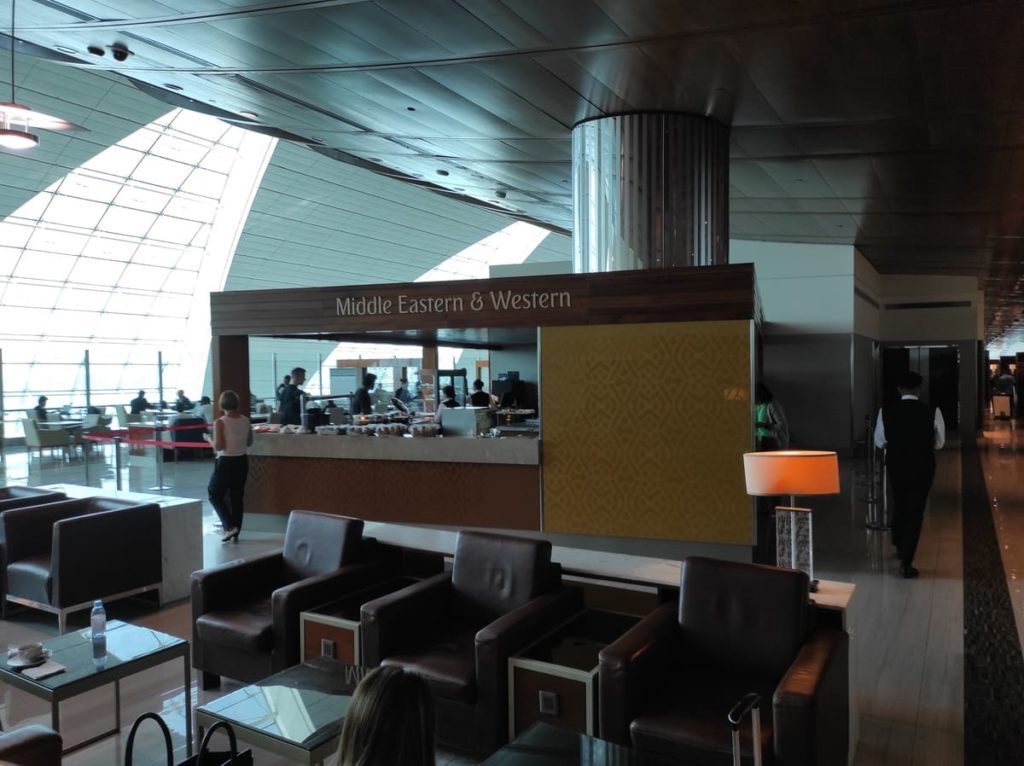 Emirates Business Lounge Dubai Review Alle Infos & Tipps