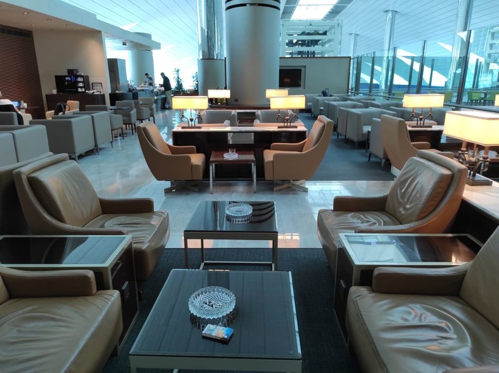 Emirates Business Lounge Dubai Review Alle Infos & Tipps