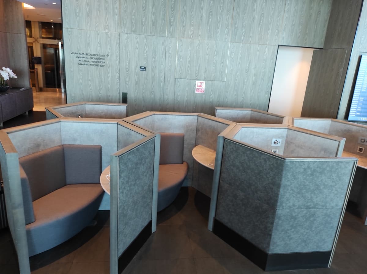 Plaza Premium Lounge Dubai Arbeitsbereich