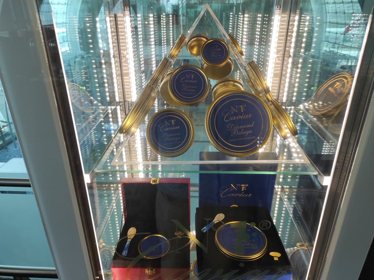 Kaviar in der Plaza Premium Lounge Dubai T3A
